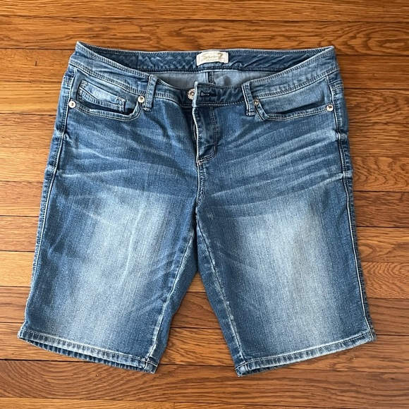 Seven 7 shorts size 12. Zipper/button closure - Picture 1 of 6